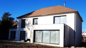 Maison Joa 2 a etage 4 pans avec decroche toit plat grandes baies vitrees aluminium couleur maison architecturee en essonne archidesign