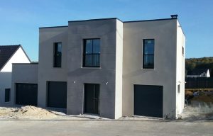 Maison Lea TT toiture terrasse dans les yvelines grandes baies vitrees garage toit plat archidesign