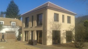 Maison contemporaine archidesign toit 4 pans grandes baies vitrees y compris a l etage tres lumineuse dans les yvelines archidesign