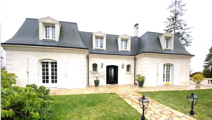 L’attribut alt de cette image est vide, son nom de fichier est Maison-mansard-de-maitre-et-bourgeoise-sur-mesure-traditionnelle-ou-napoleon-en-ile-de-france-constructeur-et-designer-3-740x418-1.jpg.