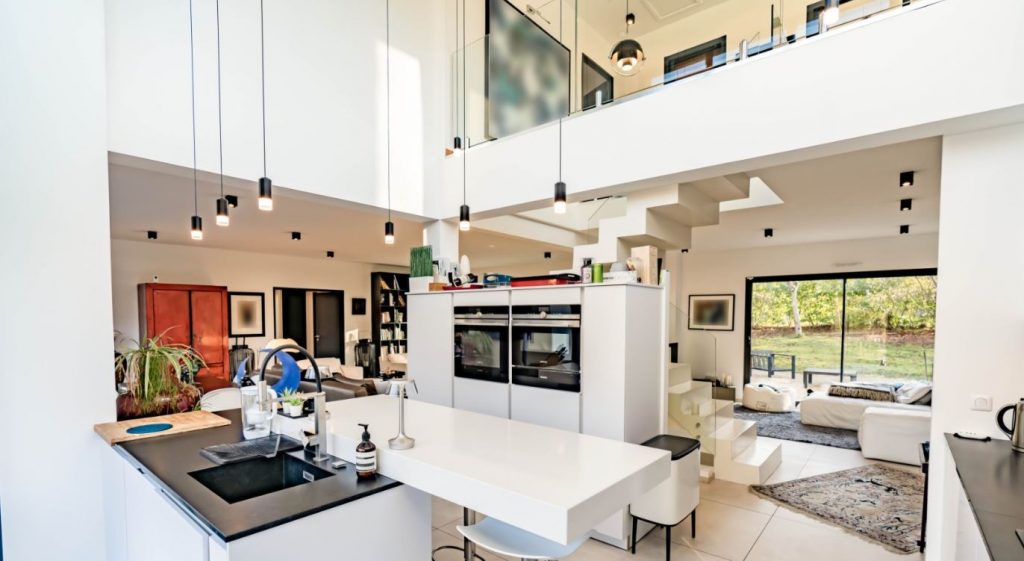 Vue intérieure - Cuisine toute hauteur - Constructeur de maison sur mesure haut de gamme moderne design architecte sur Saint Remy l Honoré, Montfort l'Amaury, Méré, Bazoches sur Guyonne (7)