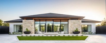 ArchiCrea T2 Custom - maison de plain pied avec avancée en T 4 pans et baie toute hauteur, moderne, contemporaine, type architecte, parement pierre