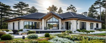 ArchiCrea V2 - Modèle de plain pied en V design moderne avec une baie toute hauteur sur séjour cathédrâle