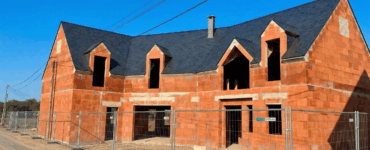 Maison MI - Maçonnerie finie - Maison Moderne Combles Aménages Baie Triangle et Toute Hauteur - Ardoise (6)