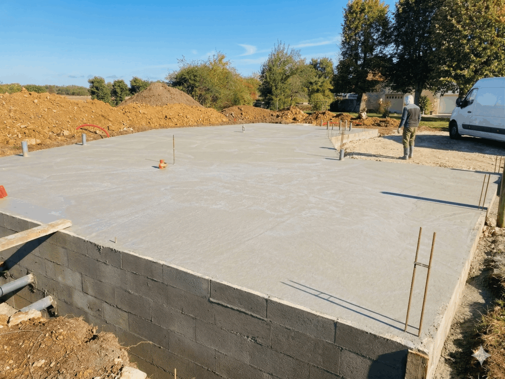 Maison MI - Vide sanitaire fini - Maison Moderne Combles Aménages Baie Triangle et Toute Hauteur - Ardoise (3)