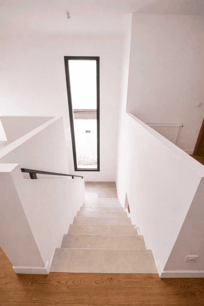 Maison SF - escalier moderne - Constructeur Maison Architecte 4 pans moderne et Terrasse Accessible Nanterre Hauts de Seine 92 (9)